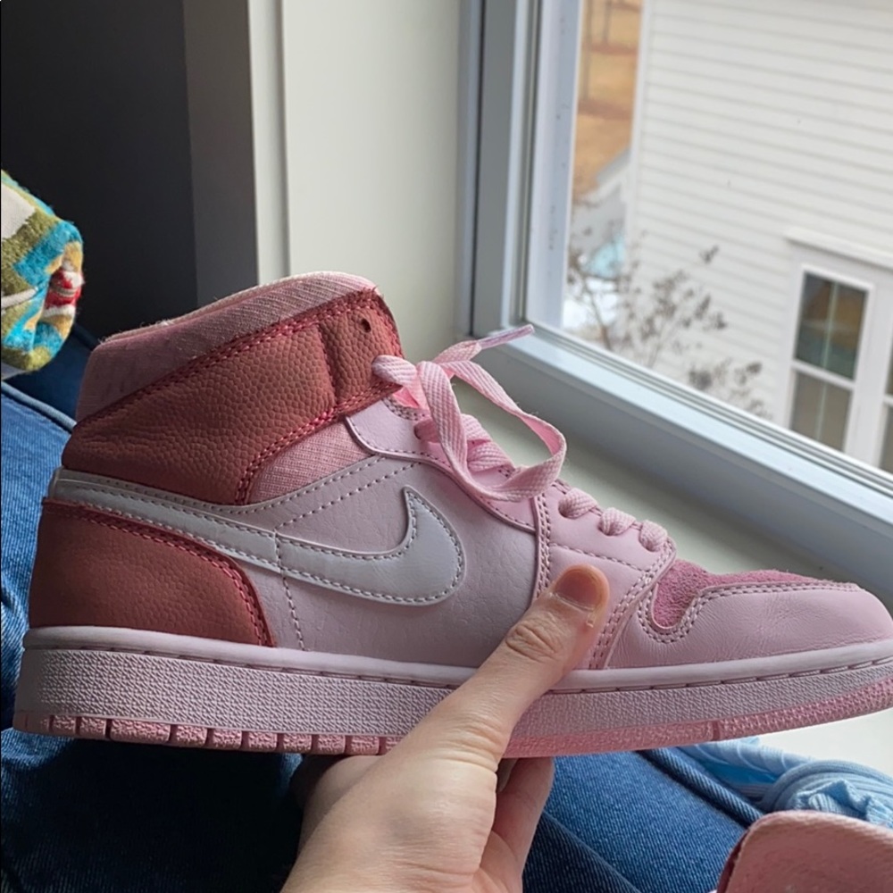 NEW Nike air jordans Mid digital pink